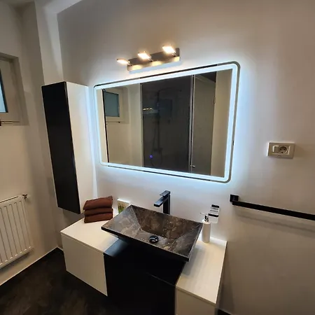 Grand 4-bedrooms Tourist Rosetti * Бухарест
